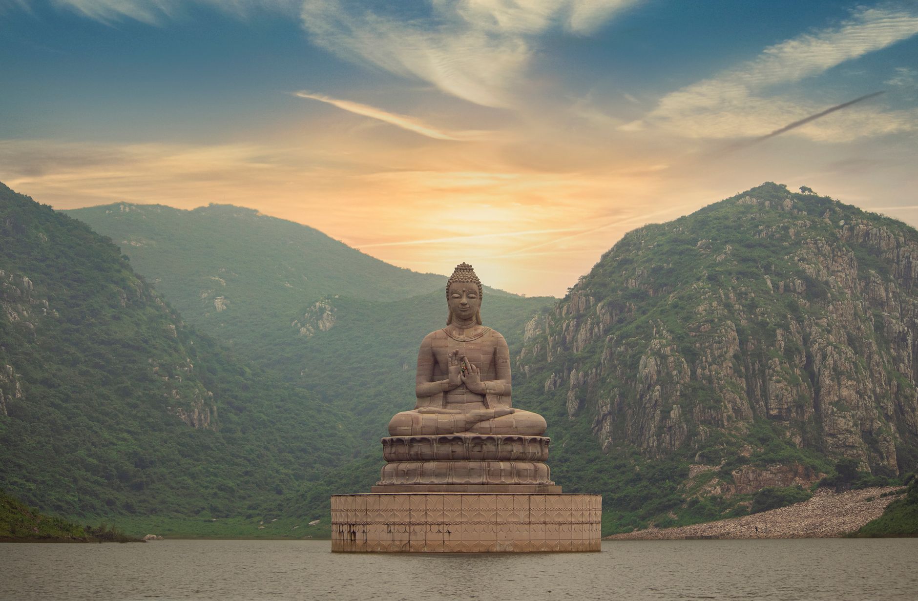 You are currently viewing Sacred Lakes of the World: A Pilgrim’s Guide